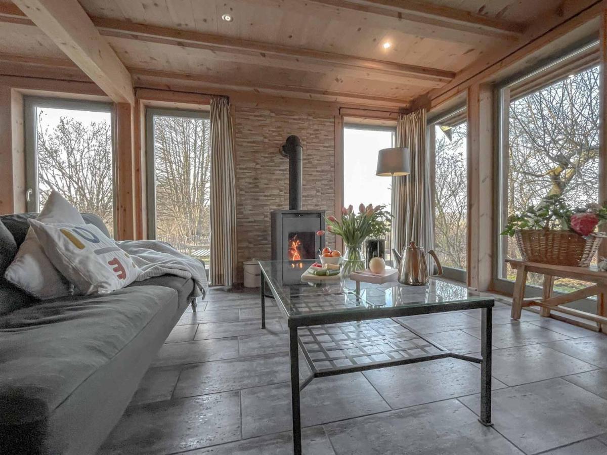 traumHaff Küstenchalets - einzigartige Chalets an der Ostsee. Ganz aus Lärchenholz mit Kamin und Sauna Vogelsang-Warsin Exterior foto