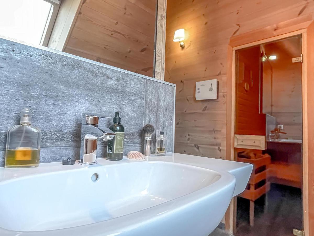 traumHaff Küstenchalets - einzigartige Chalets an der Ostsee. Ganz aus Lärchenholz mit Kamin und Sauna Vogelsang-Warsin Exterior foto