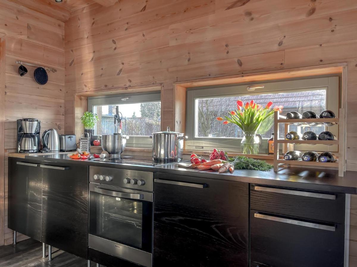 traumHaff Küstenchalets - einzigartige Chalets an der Ostsee. Ganz aus Lärchenholz mit Kamin und Sauna Vogelsang-Warsin Exterior foto