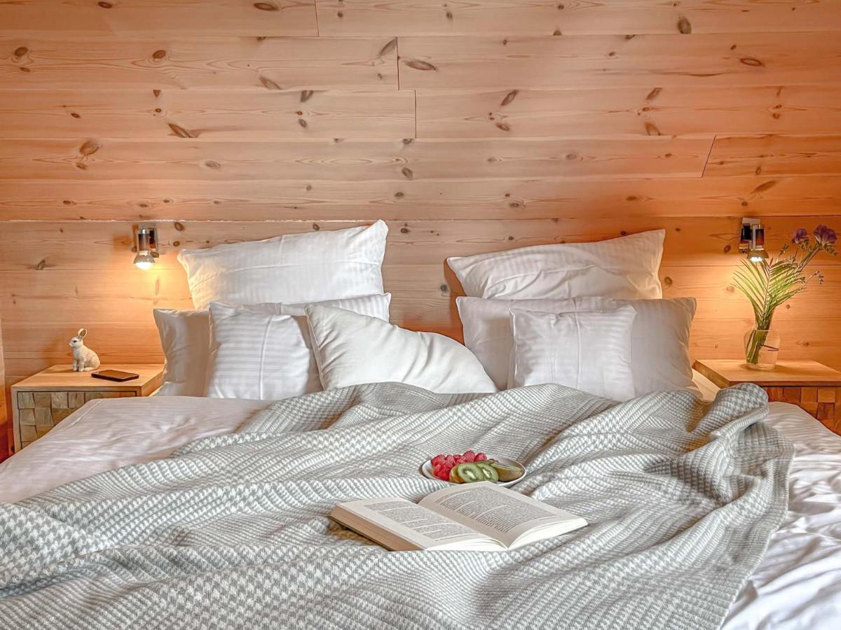 traumHaff Küstenchalets - einzigartige Chalets an der Ostsee. Ganz aus Lärchenholz mit Kamin und Sauna Vogelsang-Warsin Exterior foto