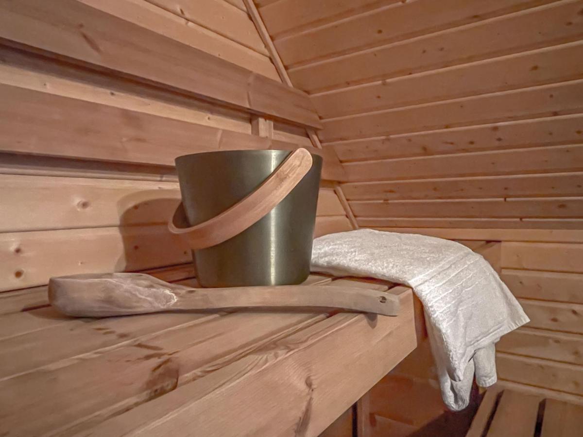 traumHaff Küstenchalets - einzigartige Chalets an der Ostsee. Ganz aus Lärchenholz mit Kamin und Sauna Vogelsang-Warsin Exterior foto
